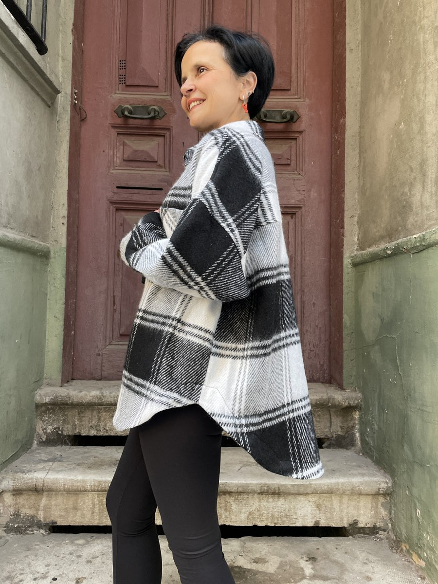 Oversize Kadın Oduncu Gömlek – Boho & Casual- Siyah Beyaz