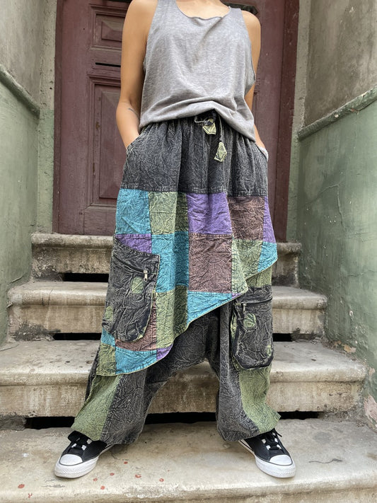 Antrasit Nepal patchwork şalvar — bol cepli, salaş kesim, mevsimlik / kışlık model. S–XL beden aralığı ile kadınlara özel, bohem tarzıyla her mevsimde şıklık sunar.