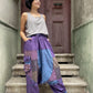 Kadınlar için Nepal patchwork şalvar. Taşlanmış kumaş, bol cep, salaş kesim ve ayarlanabilir bel ile S–XL arası bedenlere uyumlu. Bohem stil ile günlük konfor birleşiyor.
