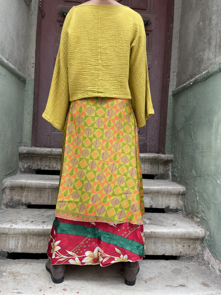 Nepal İpek Çift Taraflı Bağlamalı Etek – Yeşil Sarı Desenli