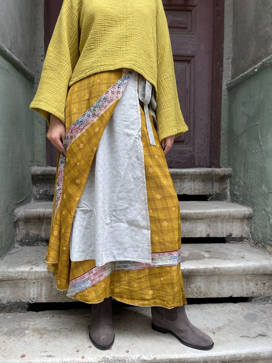 Nepal İpek Çift Taraflı Bağlamalı Etek – Sarı Desenli