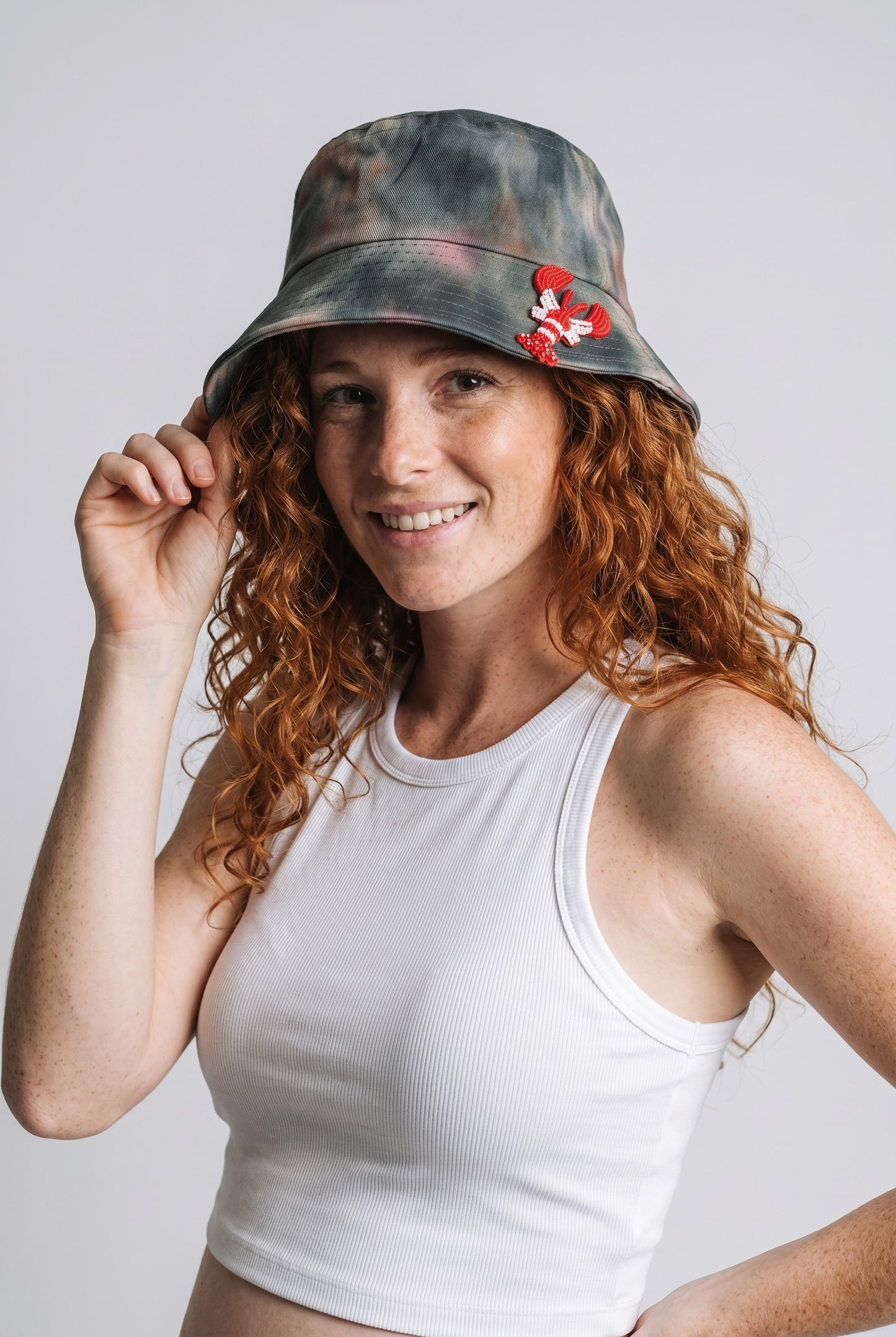 Crimson Crab Balıkçı Şapkası – El Yapımı Desenli Unisex Bucket Hat