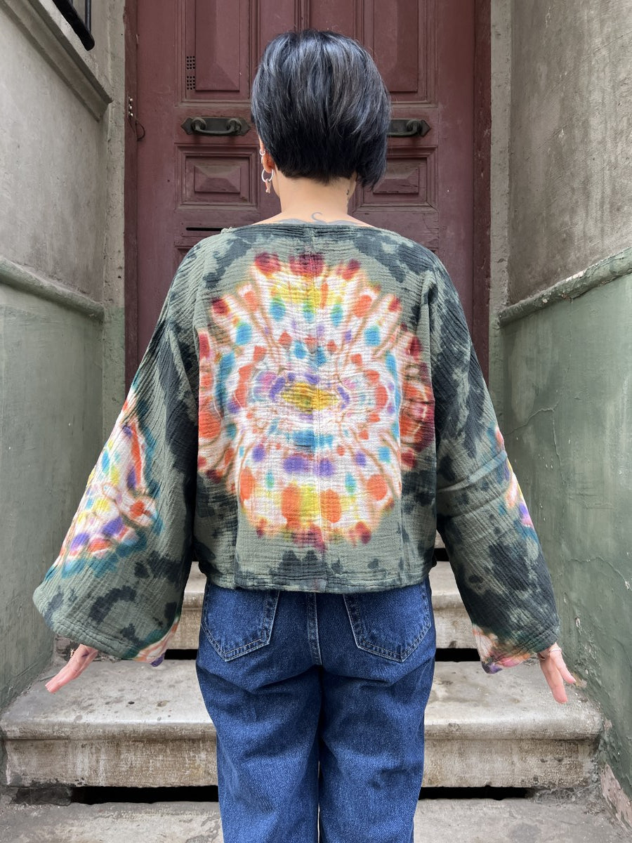 Batik Müslin Bluz – “Aurora” | El Boyaması Mandala Desenli Gri Bohem Tasarım