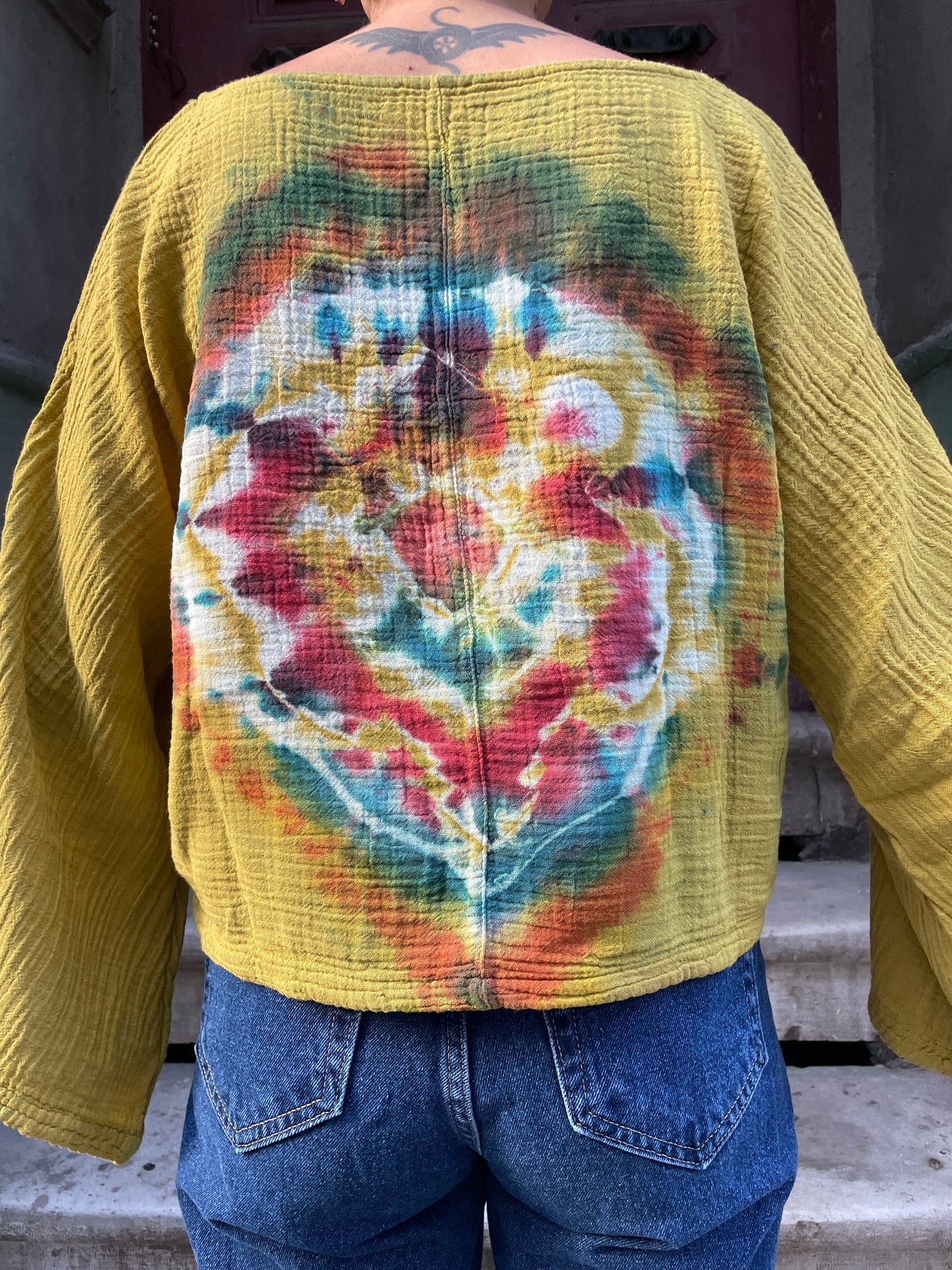 Batik Müslin Bluz – “Solara” | El Boyaması, Sıcak Renkli Bohem Tasarım
