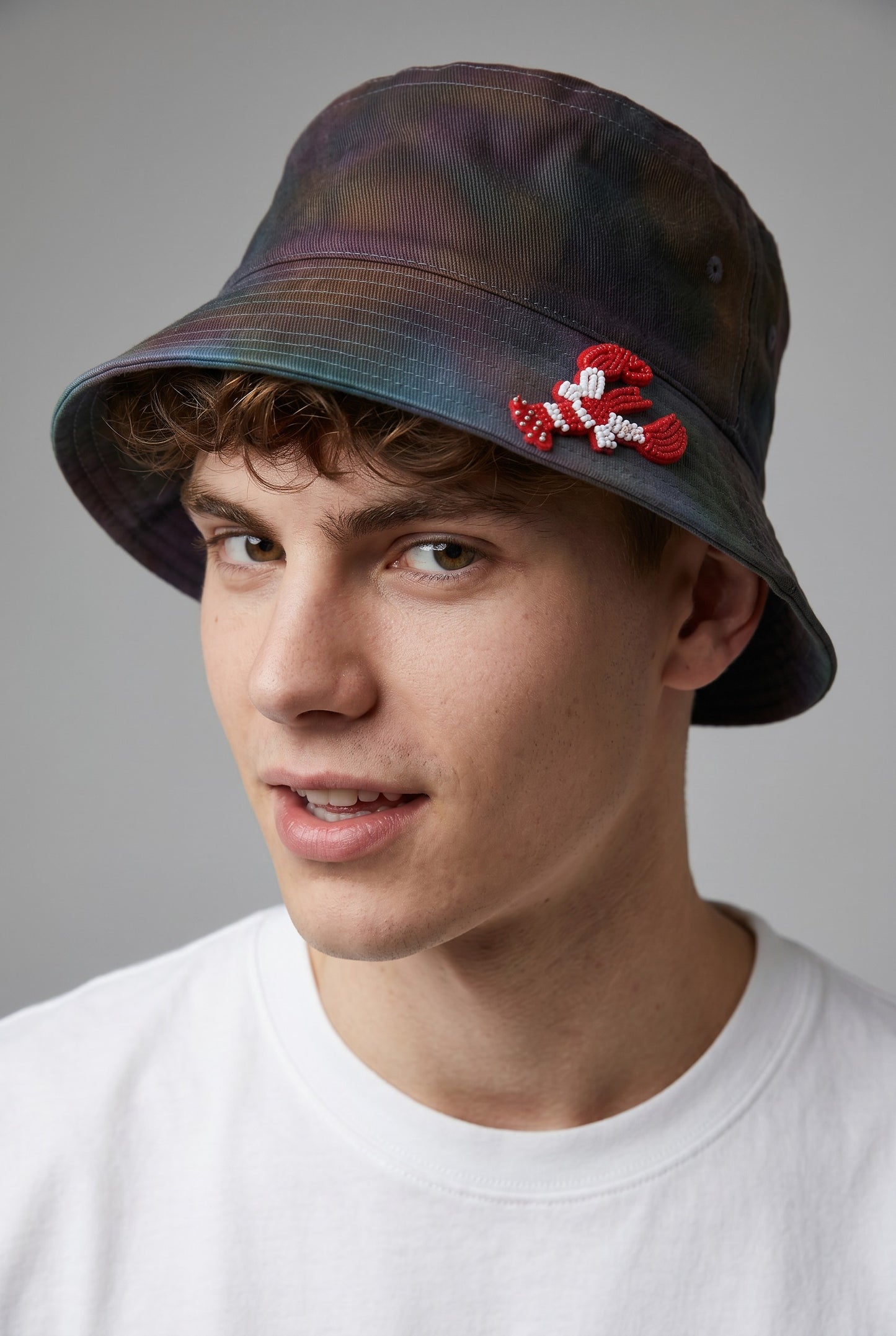 Crimson Tide Batik Balıkçı Şapkası – El Yapımı Desenli Unisex Bucket Hat