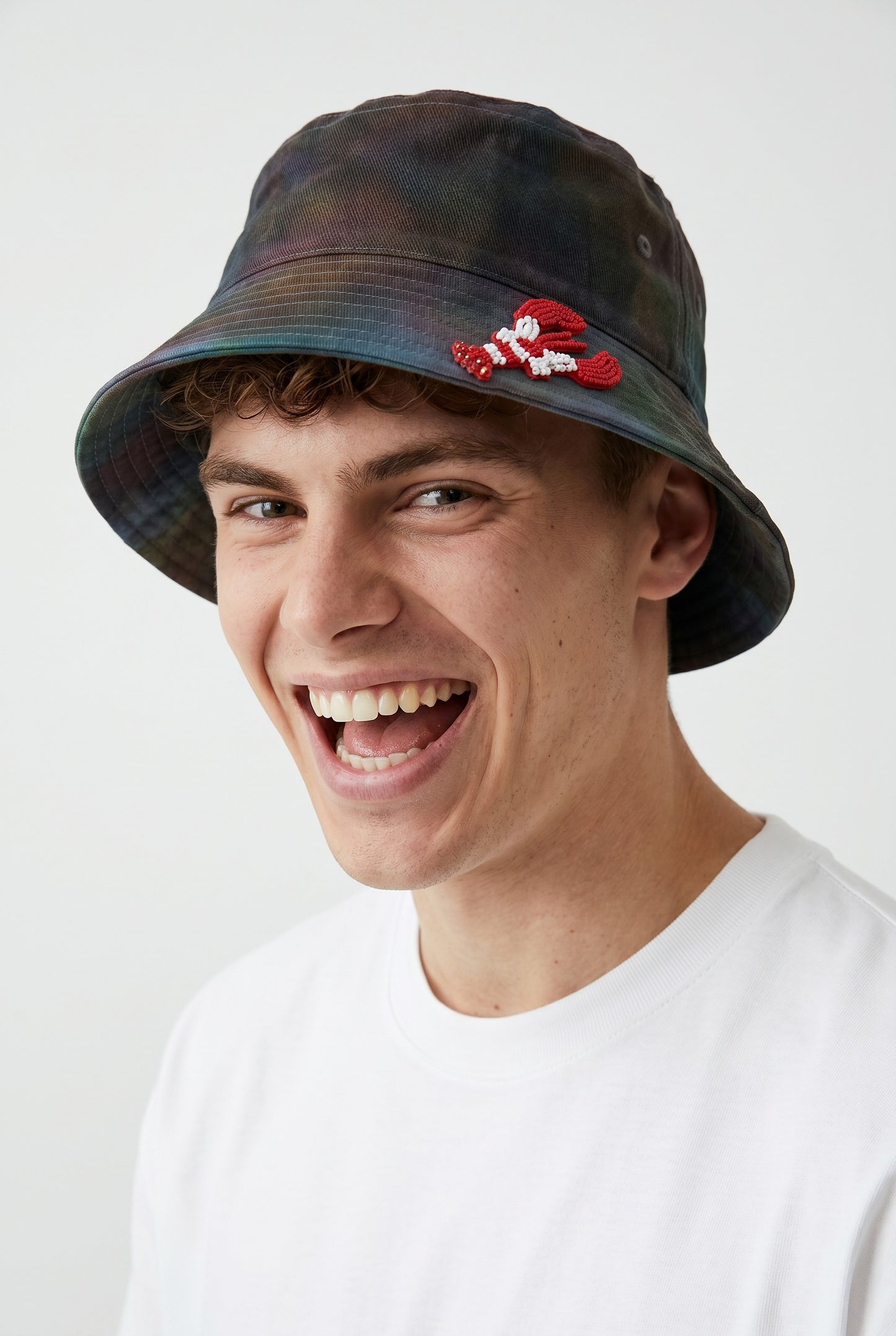 Crimson Tide Batik Balıkçı Şapkası – El Yapımı Desenli Unisex Bucket Hat