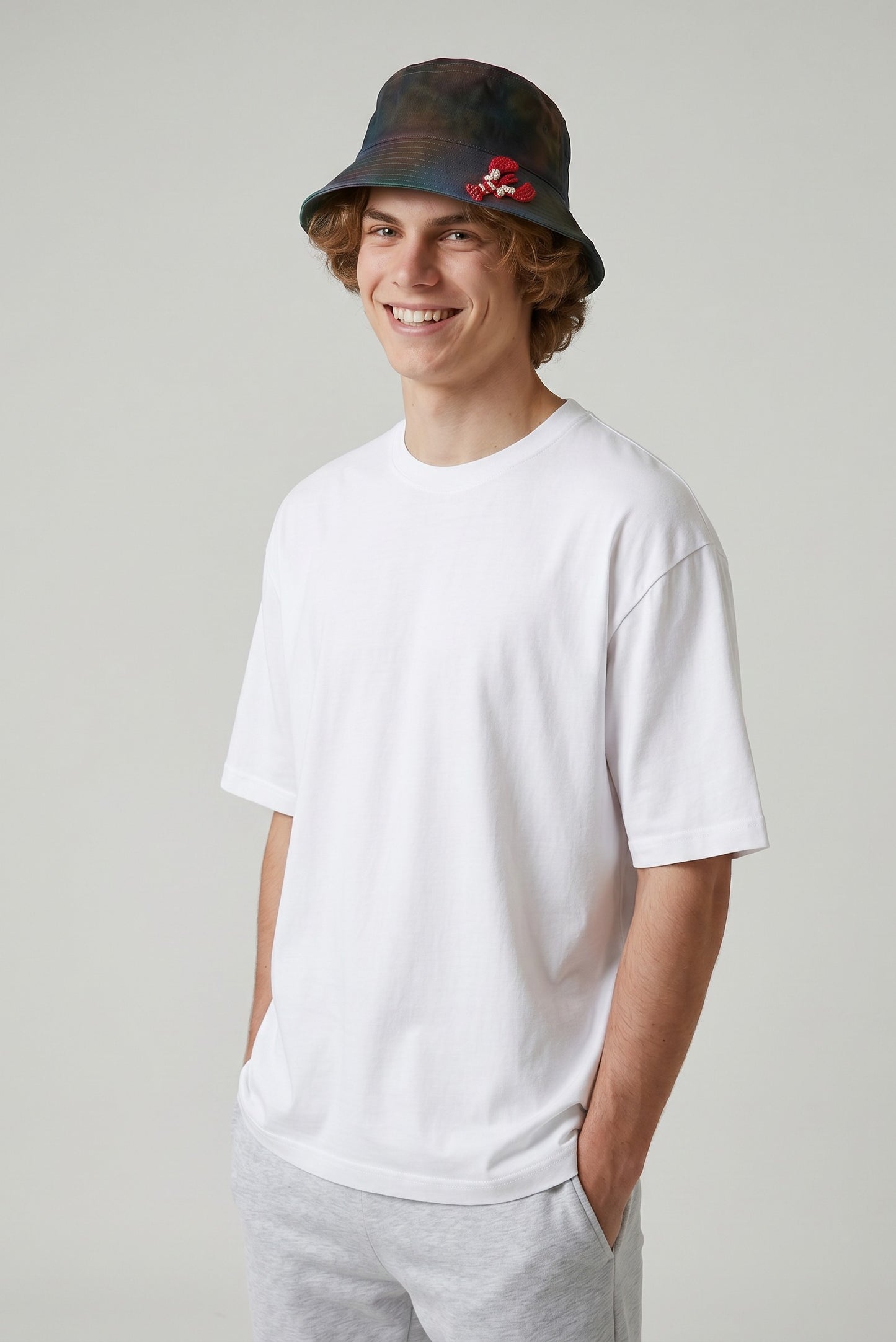 Crimson Tide Batik Balıkçı Şapkası – El Yapımı Desenli Unisex Bucket Hat