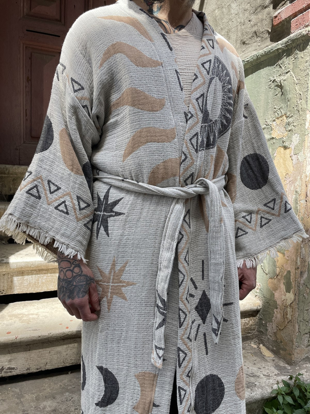 Unisex Bohem Ay & Güneş Desenli Erkek Kimono Kaftan Ceket – Bej Gri