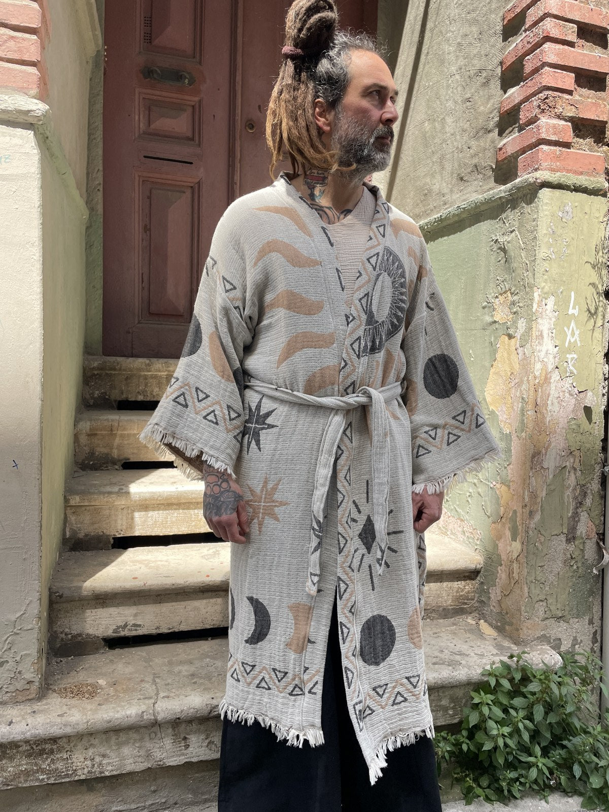 Unisex Bohem Ay & Güneş Desenli Erkek Kimono Kaftan Ceket – Bej Gri