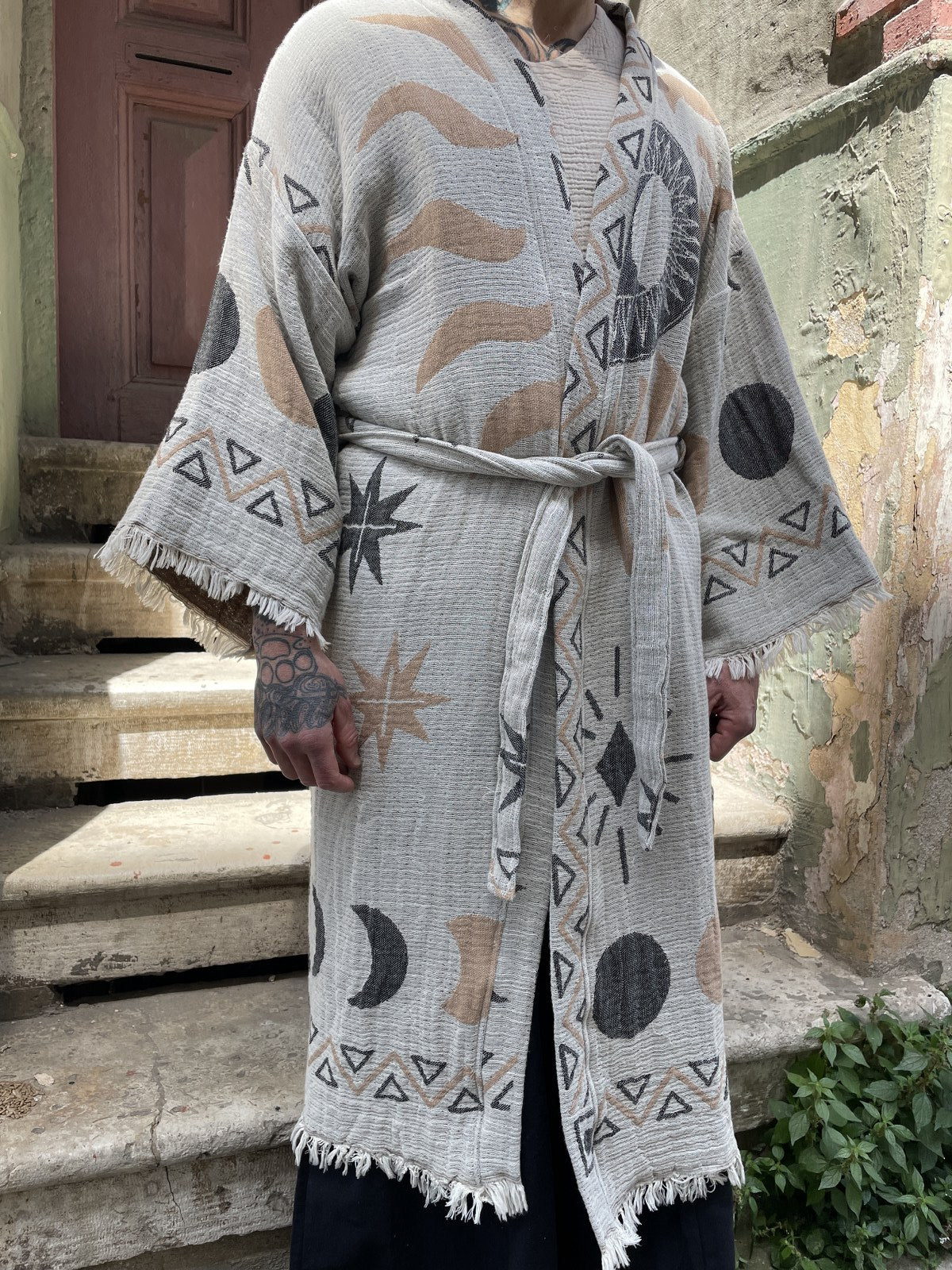 Unisex Bohem Ay & Güneş Desenli Erkek Kimono Kaftan Ceket – Bej Gri