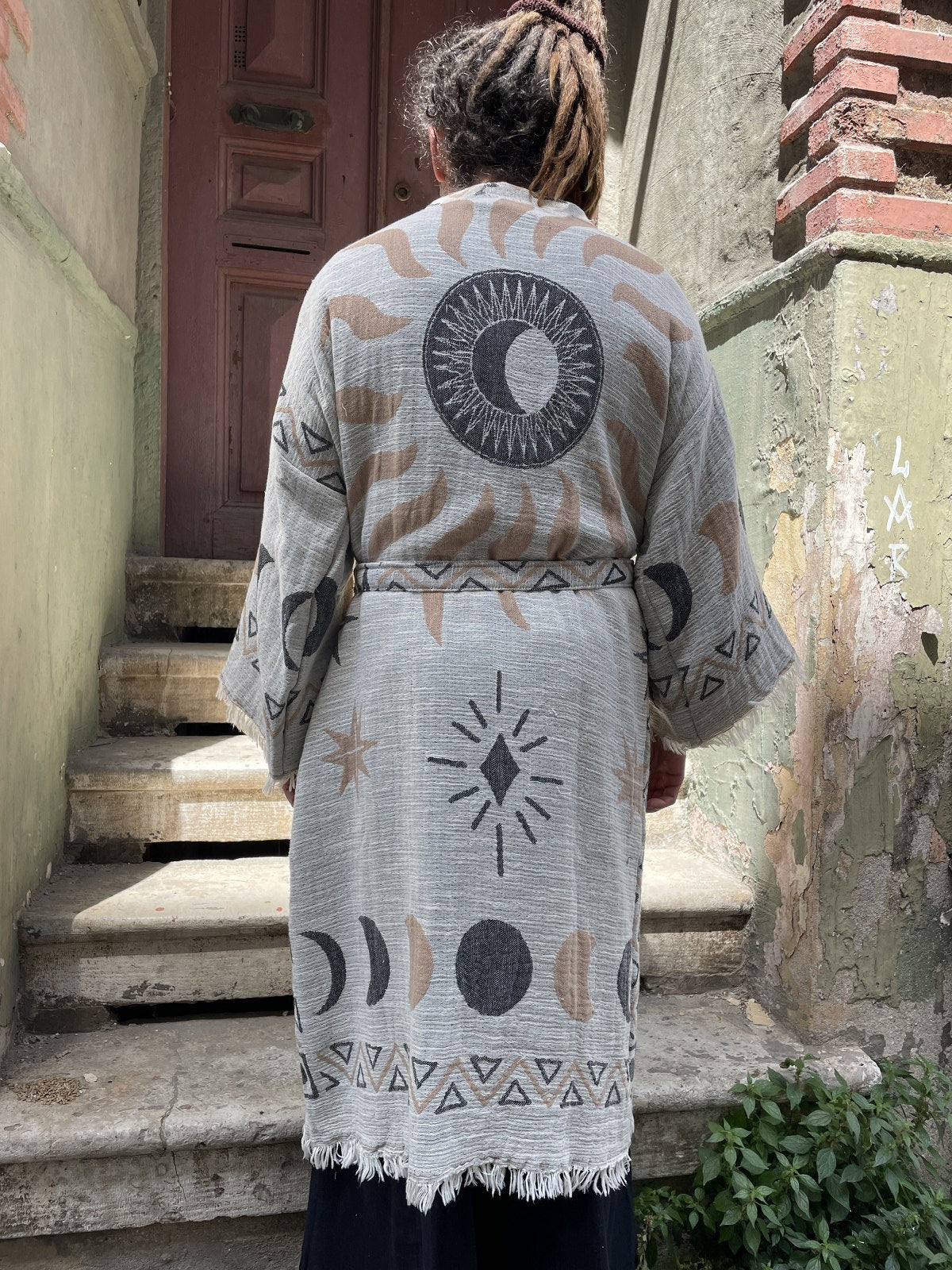 Unisex Bohem Ay & Güneş Desenli Erkek Kimono Kaftan Ceket – Bej Gri