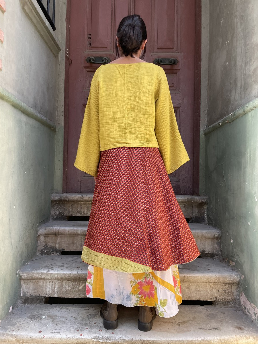 Nepal Çift Taraflı İpek Etek – El Yapımı, Floral & Etnik Desenli