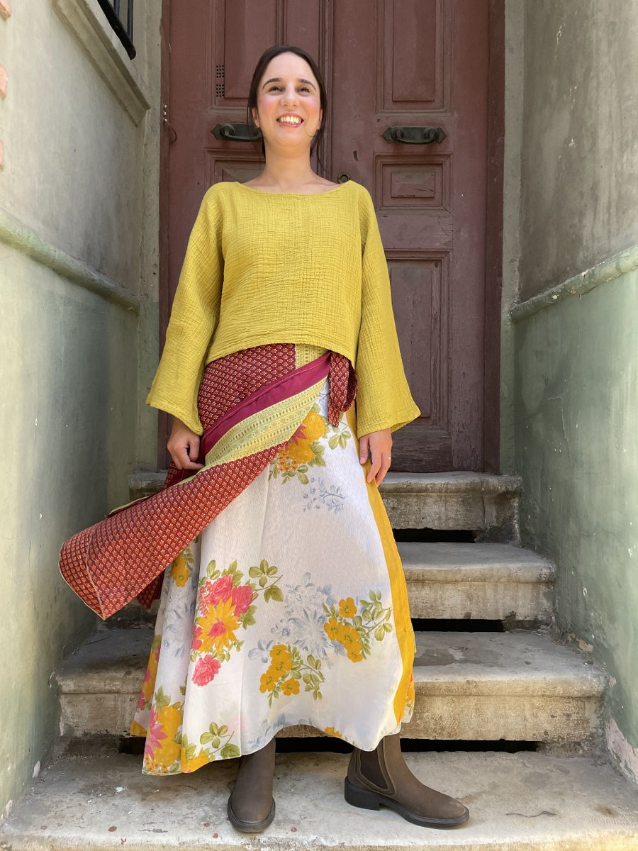 Nepal Çift Taraflı İpek Etek – El Yapımı, Floral & Etnik Desenli