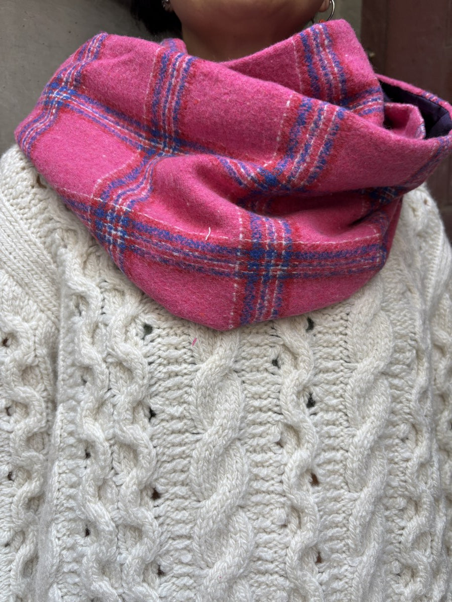 Pembe Mor Çift Taraflı Ekose & İpek Boyunluk – Kışlık, Yumuşak, Özel Tasarım