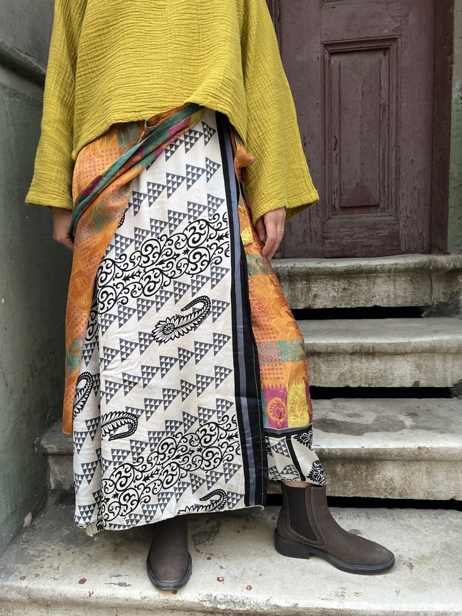 Çift Taraflı Nepal İpek Etek – Turuncu Motifli