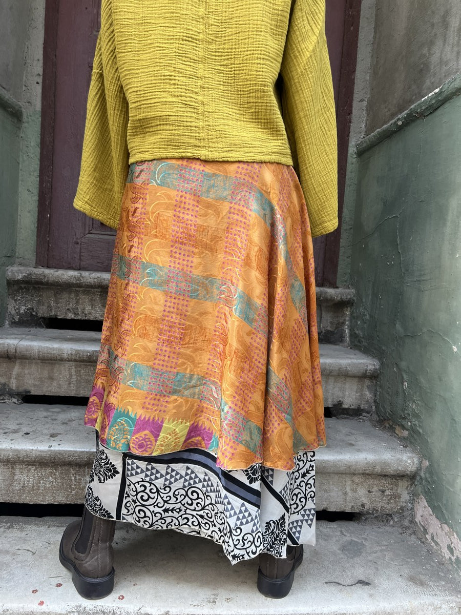Çift Taraflı Nepal İpek Etek – Turuncu Motifli