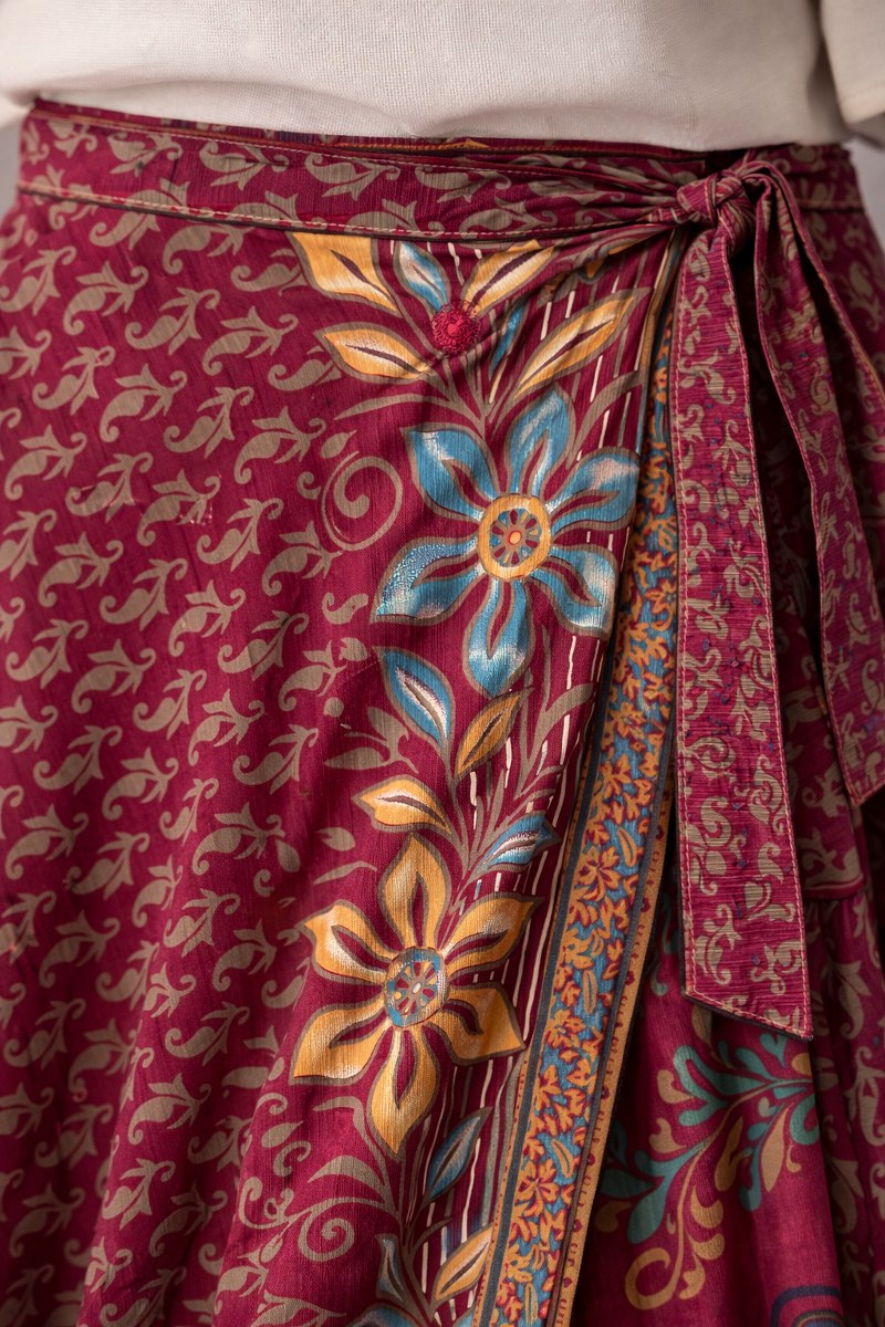 Çift Taraflı Bağlamalı İpek Etek – Bordo Çiçek Desenli 
