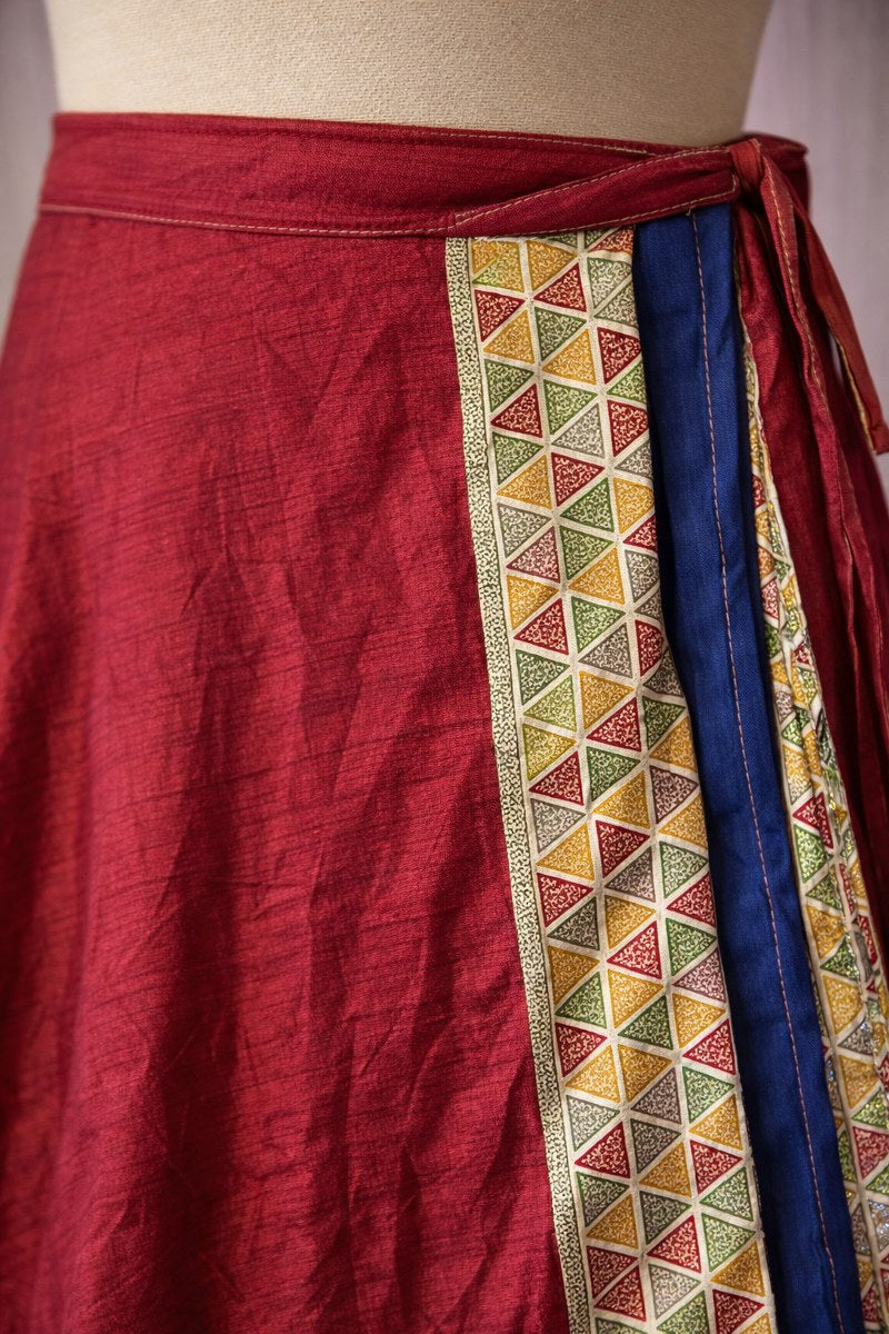 Çift Taraflı Bağlamalı İpek Etek – Bordo Şerit