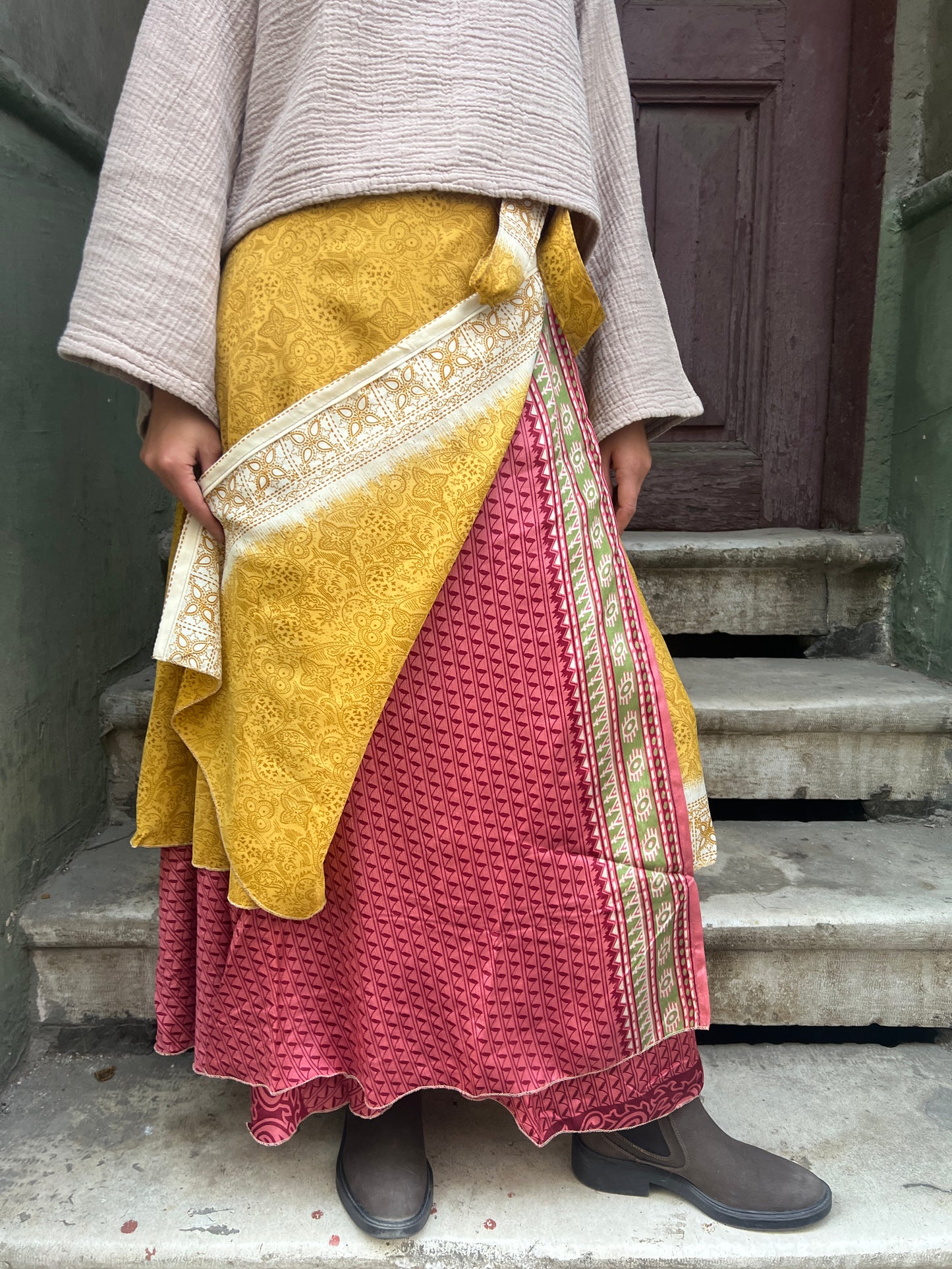 Nepal İpek Çift Taraflı Bağlamalı Etek – Sarı Desenli