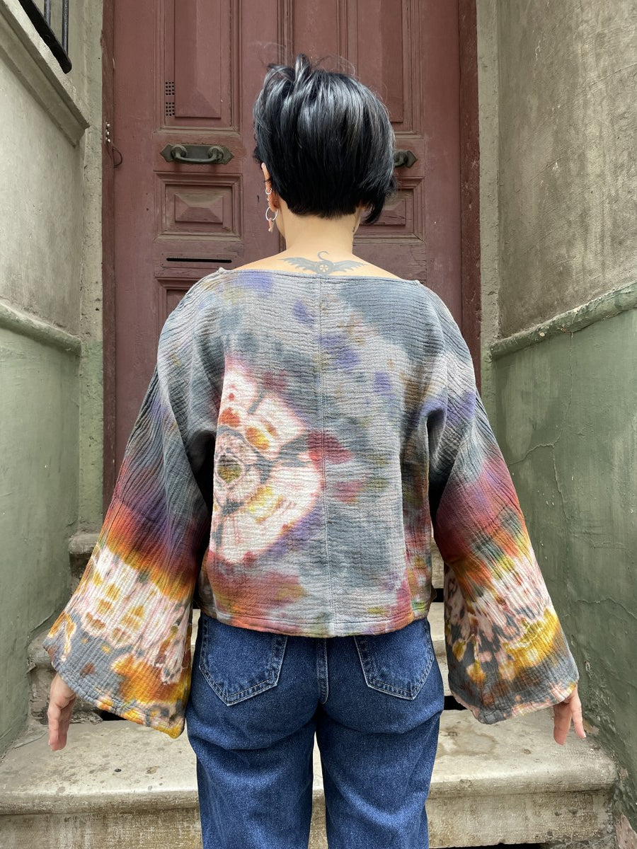 Batik Müslin Bluz – “Zenith” | Gri Desenli, El Boyaması, Bohem Tarz