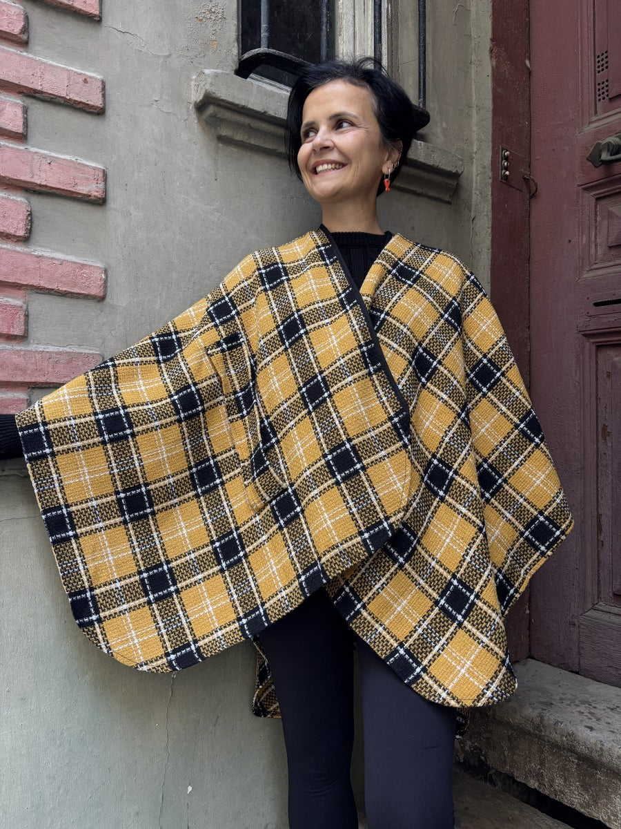 Siyah Sarı Kadın Renkli Ekose Panço