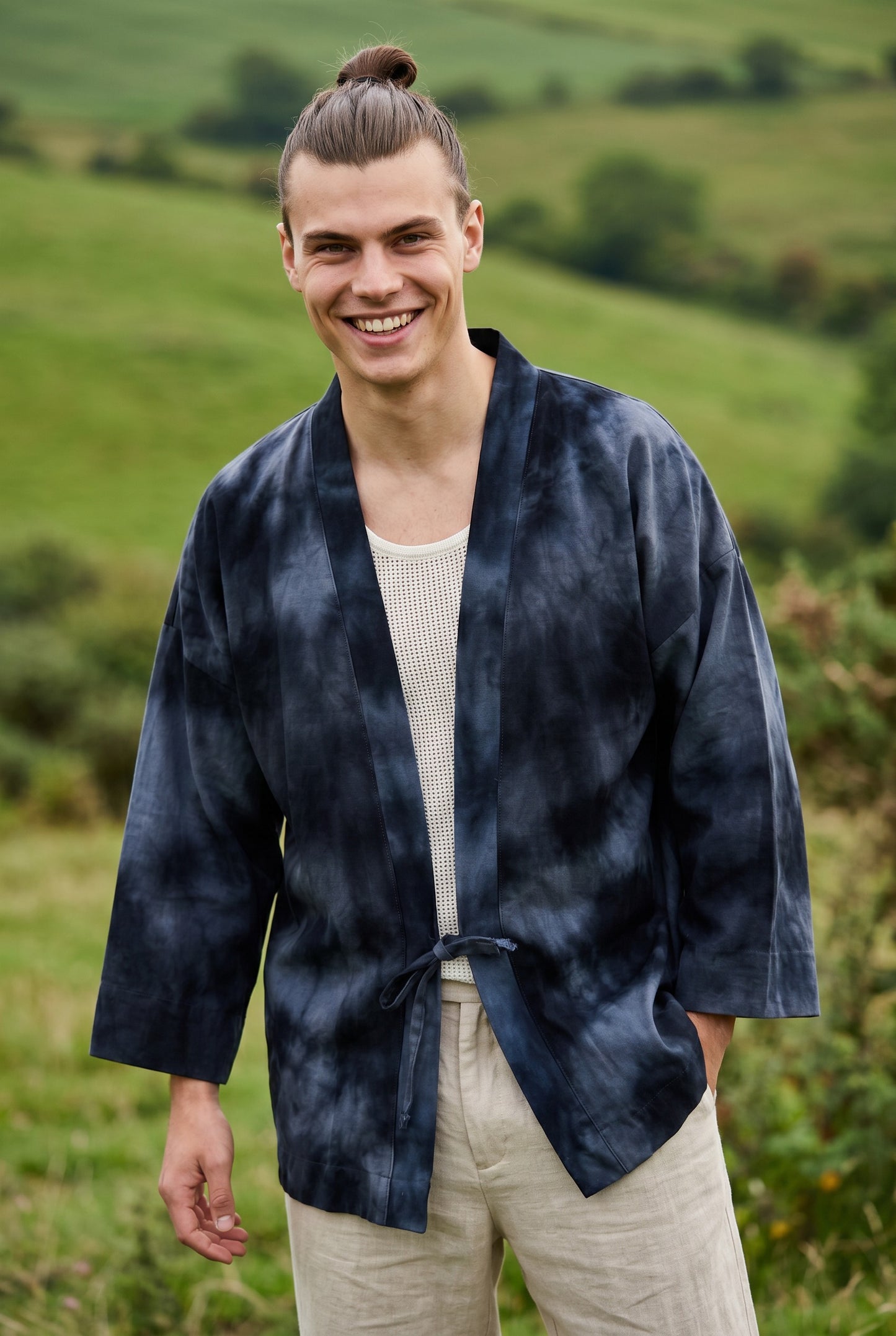 Erkek Kimono Midnight Flow – Batik Desenli, Doğal Kumaş, Sürdürülebilir Üretim