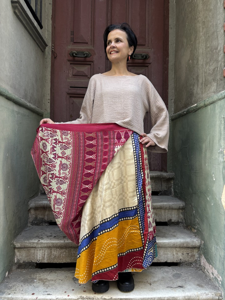 Nepal Çift Taraflı İpek Etek – El Yapımı, Kırmızı & Etnik Desenli