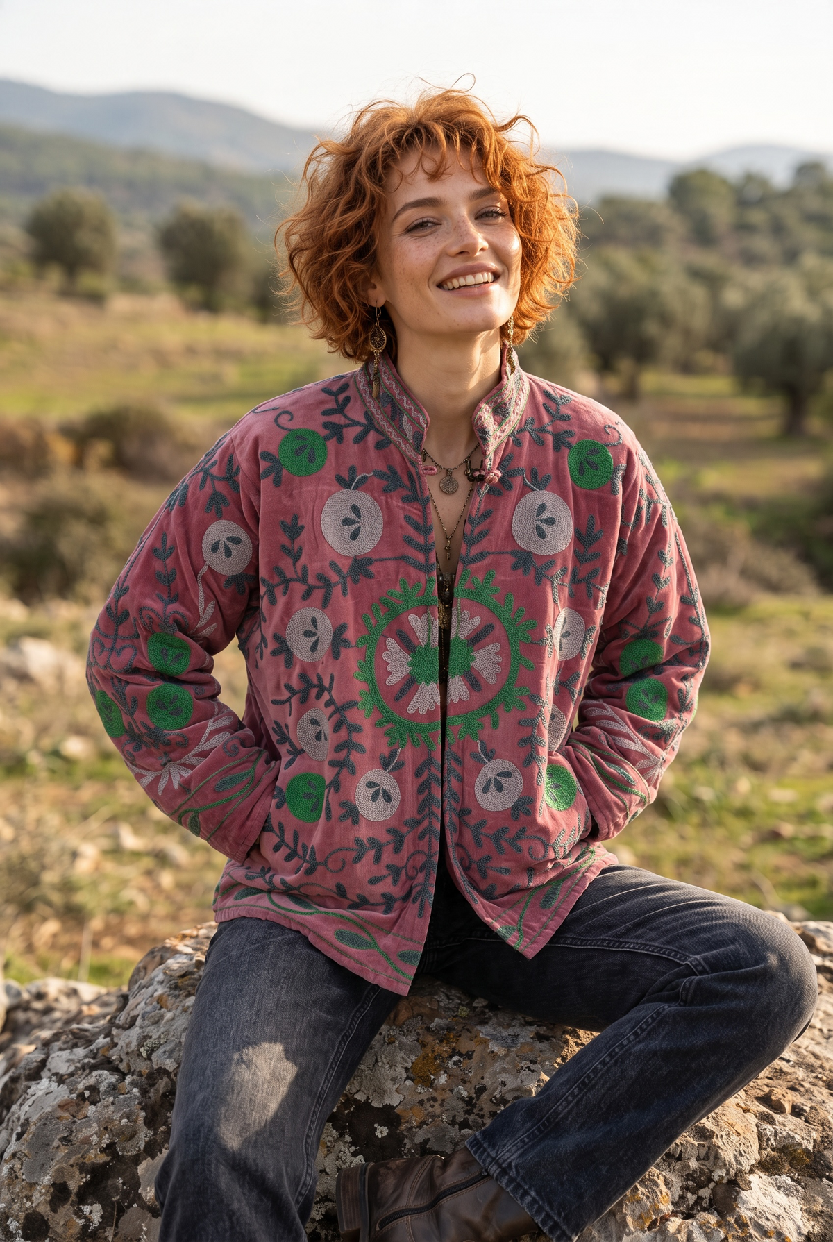 Mireya – Suzani İşlemeli Gül Kurusu Kadife Bohem Kadın Ceket
