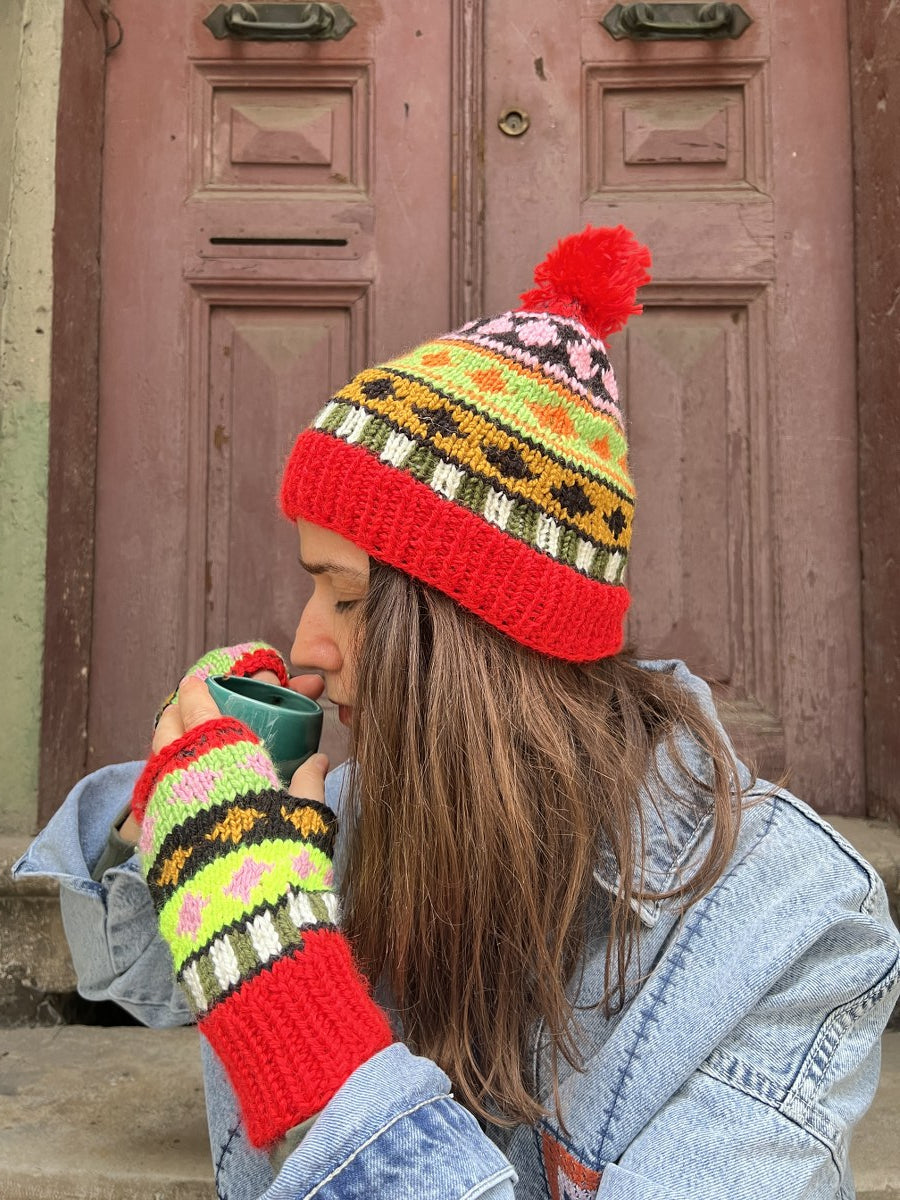 El Örgüsü Kadın Bere ve Eldiven Seti - Bohem Stil Renkli Kış Aksesuarı - Kırmızı Renkli