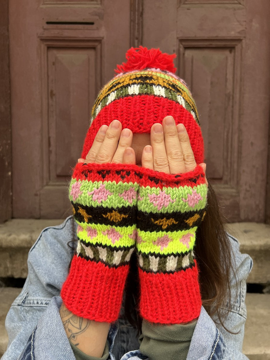 El Örgüsü Kadın Bere ve Eldiven Seti - Bohem Stil Renkli Kış Aksesuarı - Kırmızı Renkli