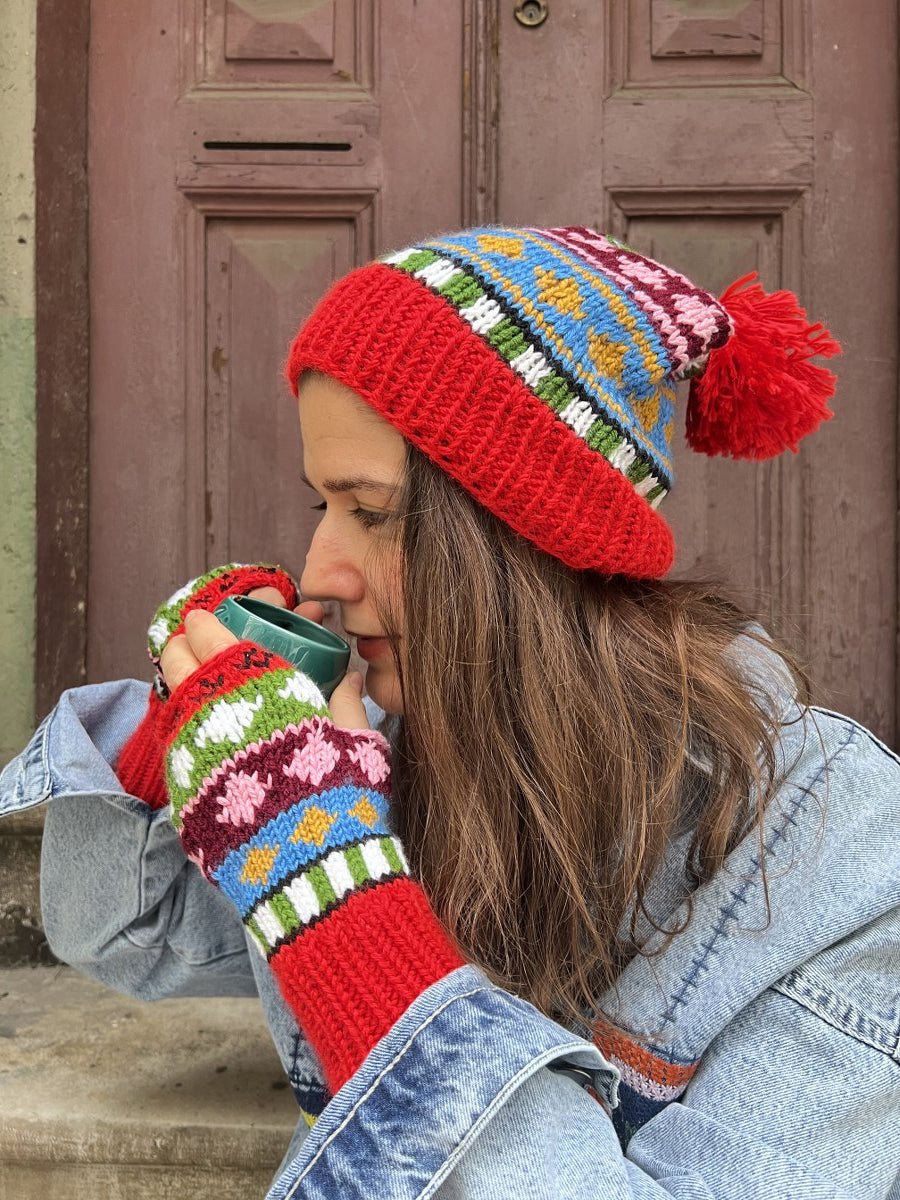 El Yapımı Renkli Bohem Bere Eldiven Takımı – Kışlık Örgü Desenli Kadın Bere- Kırmızı
