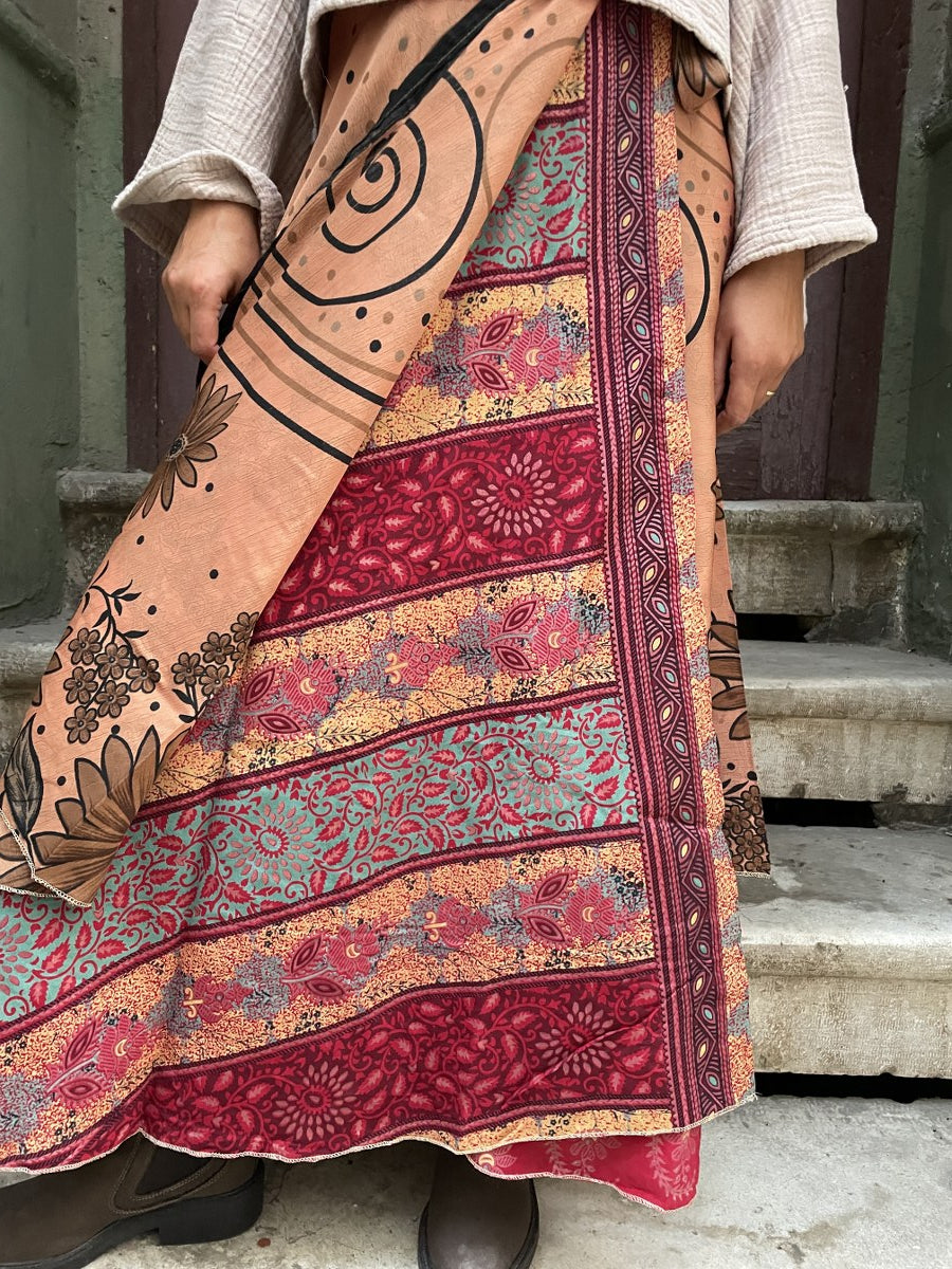 Paisley Desenli Çift Taraflı Nepal İpek Etek – Zarif ve Bohem Stil