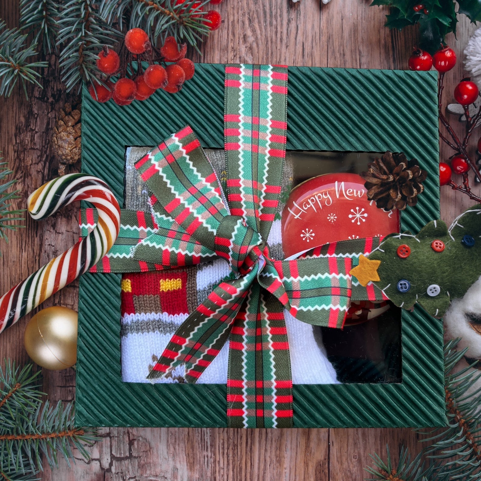 Kışlık Yün Çorap & Mum Hediye Kutusu