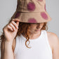Soft Luna Batik Balıkçı Şapkası – El Boyaması Pudra Gül Kurusu Desenli Bucket Hat