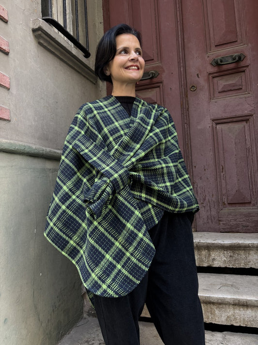 Kadın Renkli Ekoseli Panço – Rahat ve Şık Bohem Tarz