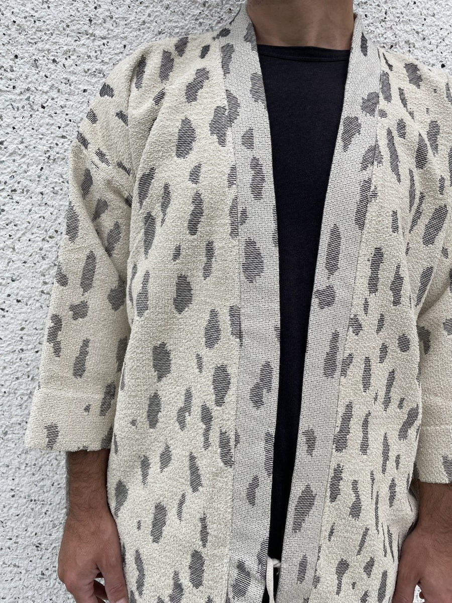 Erkek Kimono Taş Ruhu – Bej Desenli, Kalın Dokulu, Doğal Kumaş, Sürdürülebilir Üretim