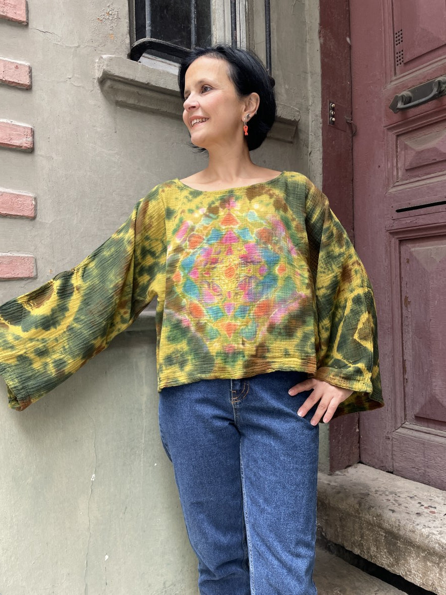 Batik Müslin Bluz – “Solara” | El Boyaması, Sıcak Renkli Bohem Tasarım