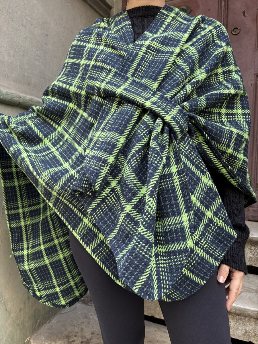 Kadın Renkli Ekoseli Panço – Rahat ve Şık Bohem Tarz