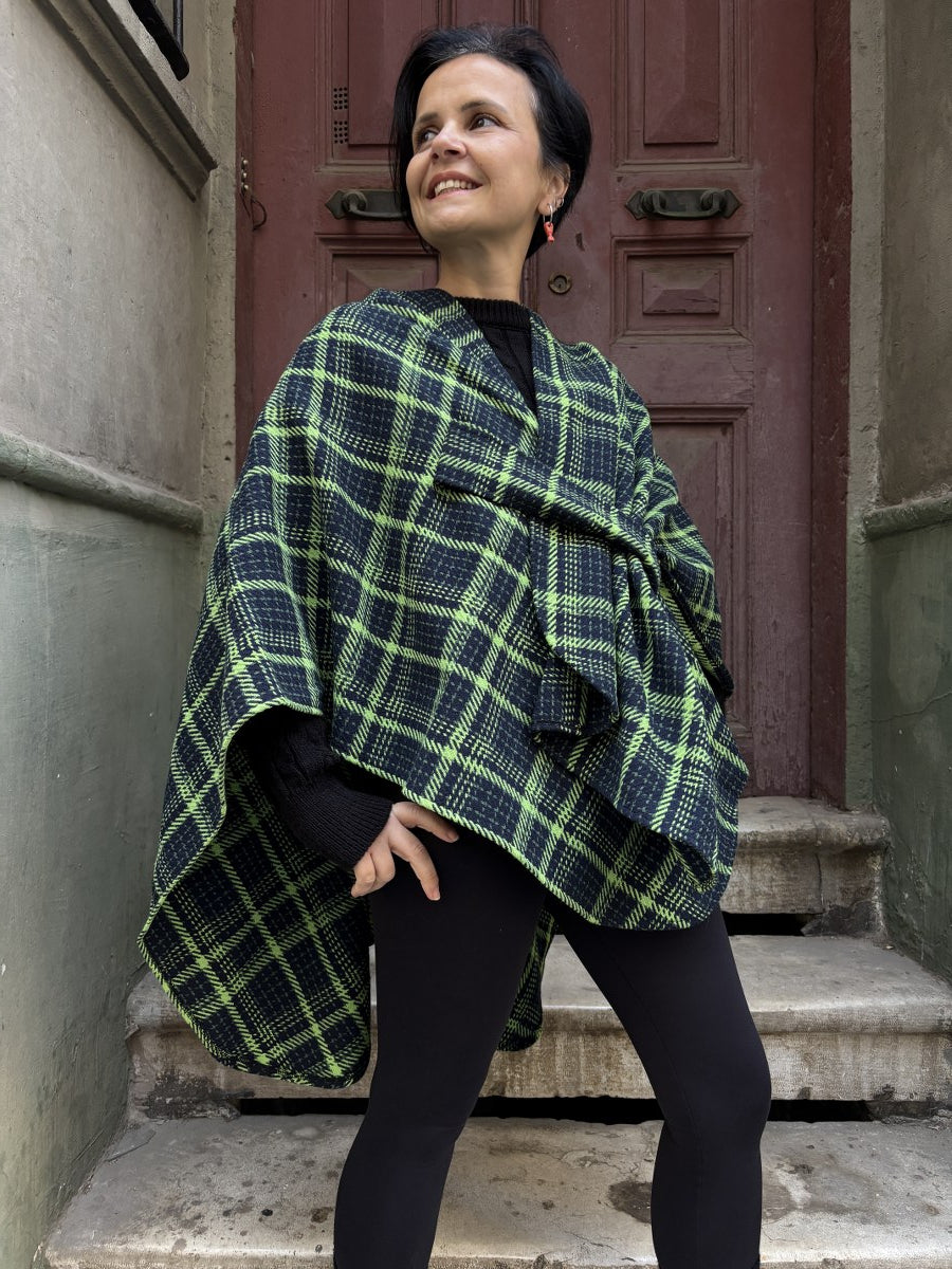 Kadın Renkli Ekoseli Panço – Rahat ve Şık Bohem Tarz