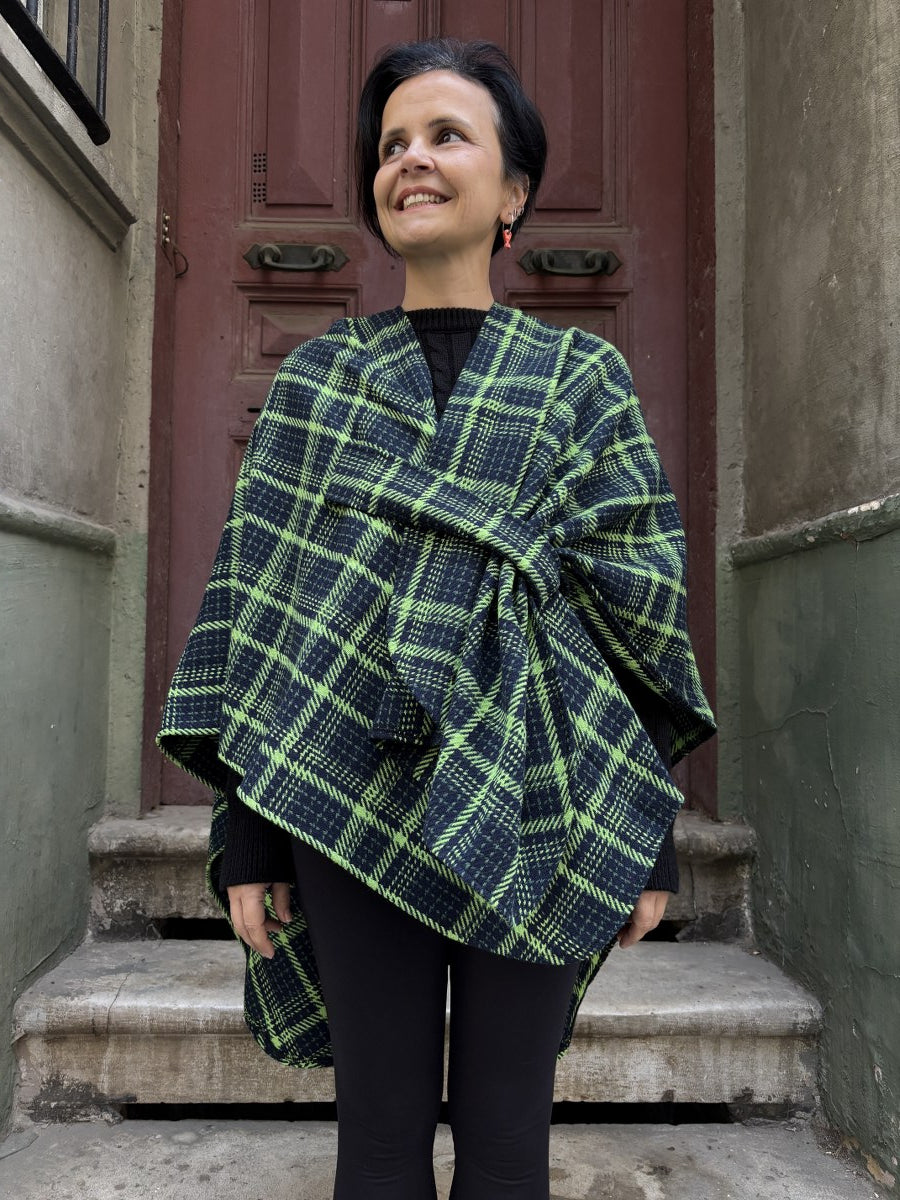 Kadın Renkli Ekoseli Panço – Rahat ve Şık Bohem Tarz