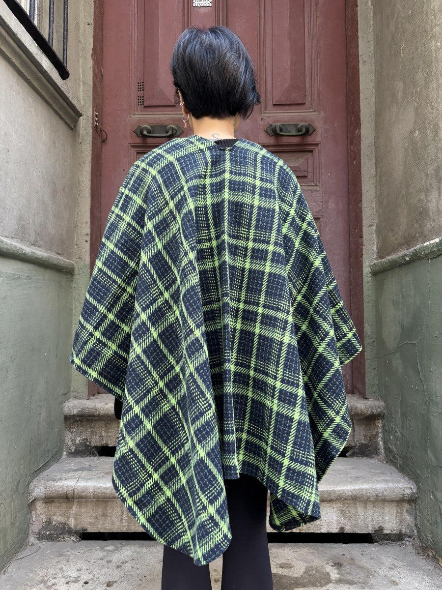 Kadın Renkli Ekoseli Panço – Rahat ve Şık Bohem Tarz