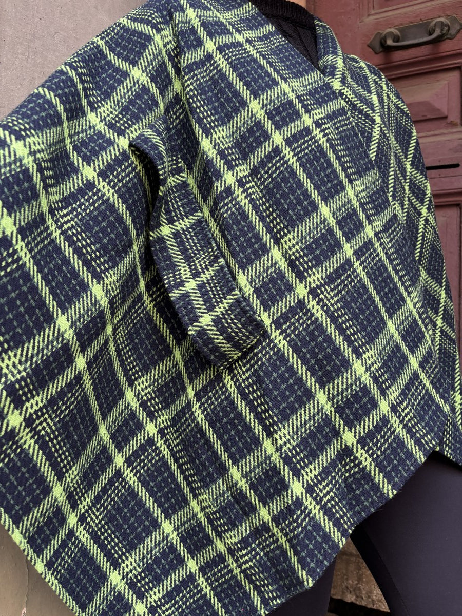 Kadın Renkli Ekoseli Panço – Rahat ve Şık Bohem Tarz