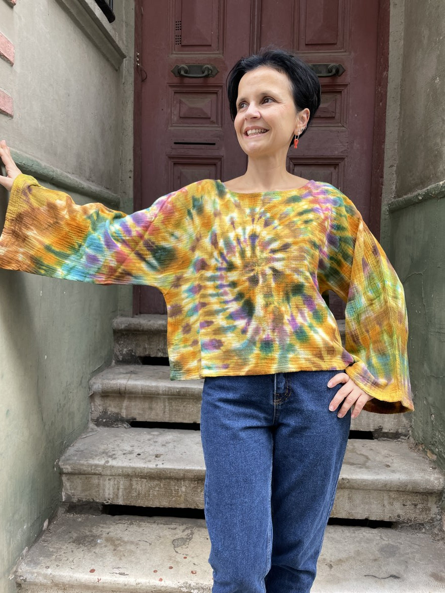 Batik Müslin Bluz – “Nova” | El Boyaması Spiral Desenli Bohem Tasarım