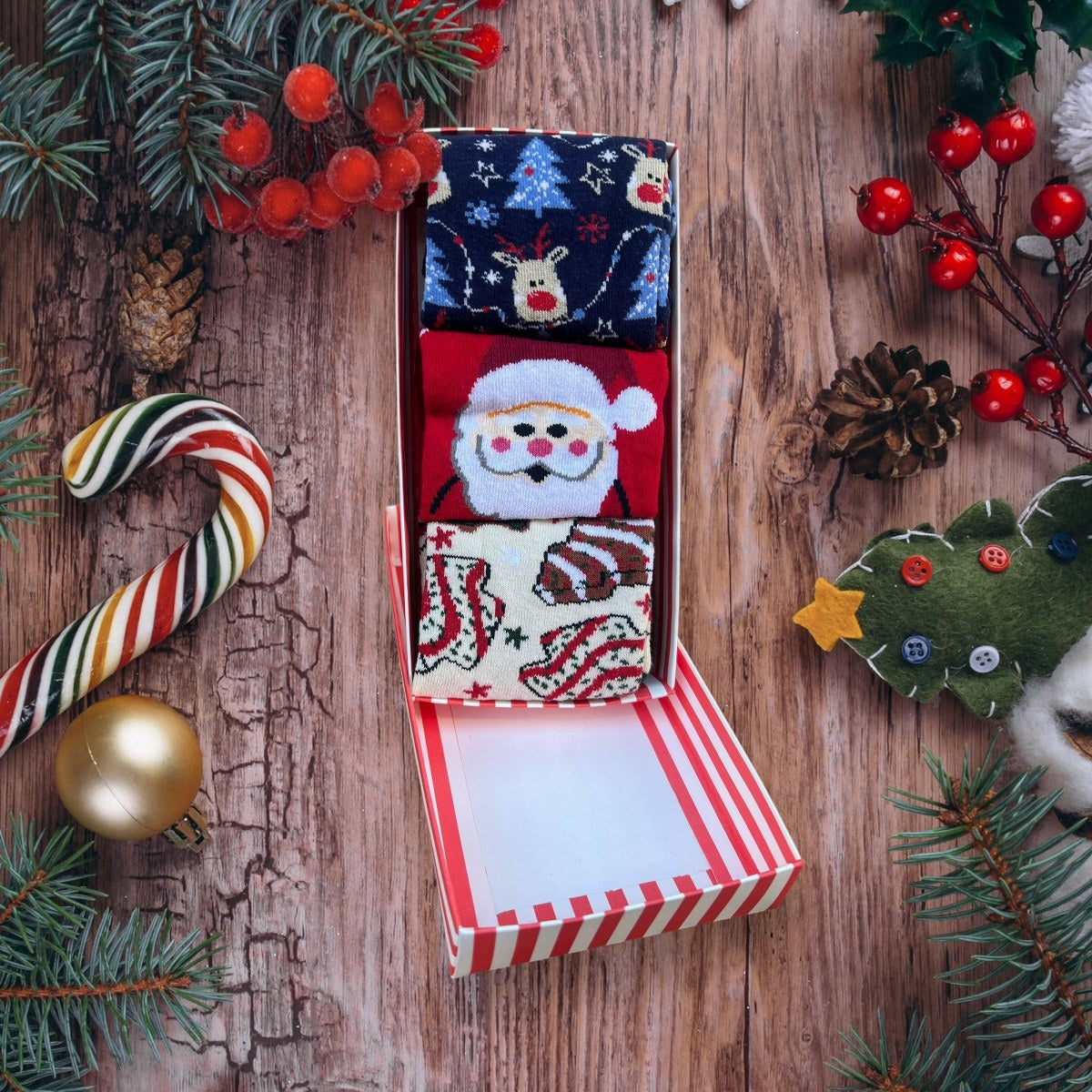 Yılbaşı 3’lü Çorap Hediye Kutusu – %100 Pamuk, Unisex, Özel Kutu Tasarımı