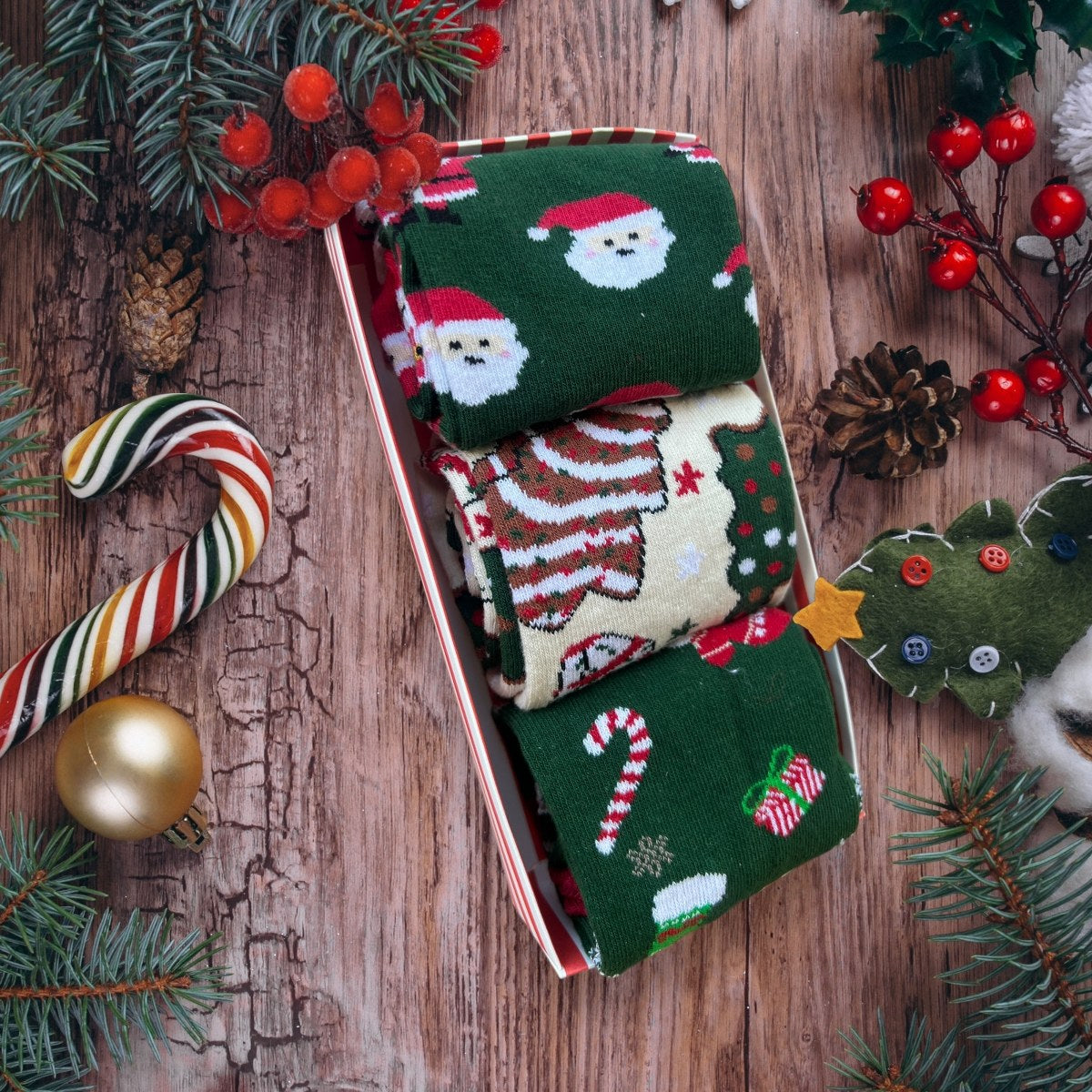 Yılbaşı 3’lü Çorap Hediye Kutusu – %100 Pamuk, Unisex, Yeni Yıl Özel Tasarım