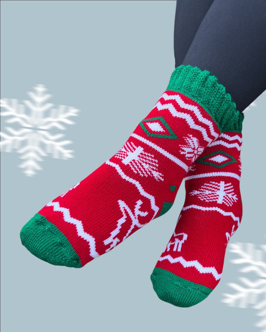 Kalın Yün Kadın Yılbaşı Çorabı – Geyik Desenli, Kırmızı Yeşil Kışlık Çorap