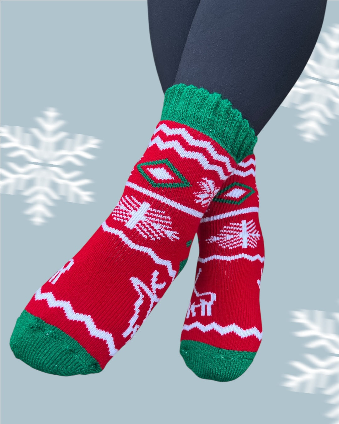 Kalın Yün Kadın Yılbaşı Çorabı – Geyik Desenli, Kırmızı Yeşil Kışlık Çorap