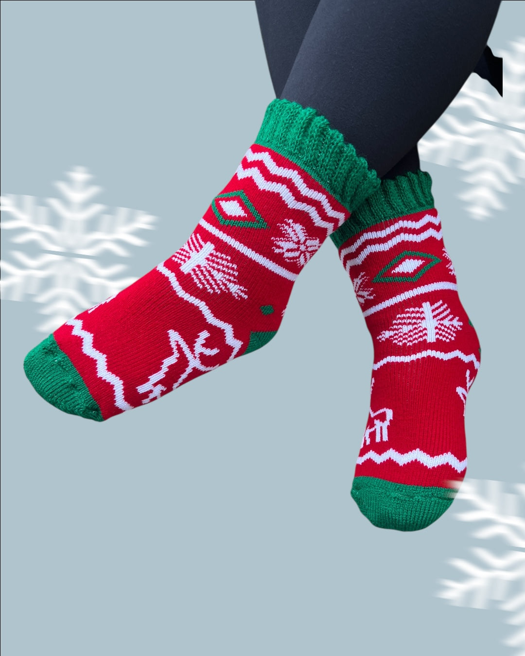 Kalın Yün Kadın Yılbaşı Çorabı – Geyik Desenli, Kırmızı Yeşil Kışlık Çorap