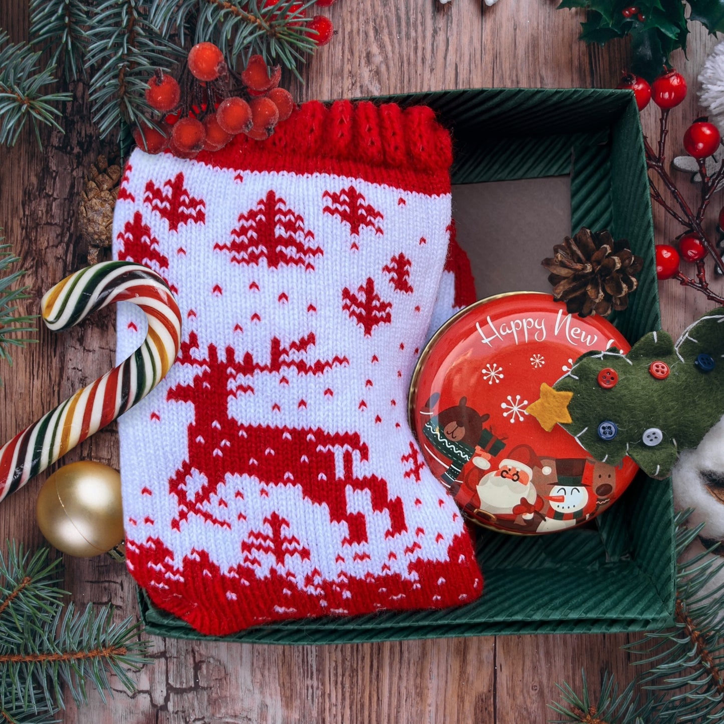 Yılbaşı Hediye Seti – Yün Kışlık Çorap + Kokulu Mum + Premium Kutu