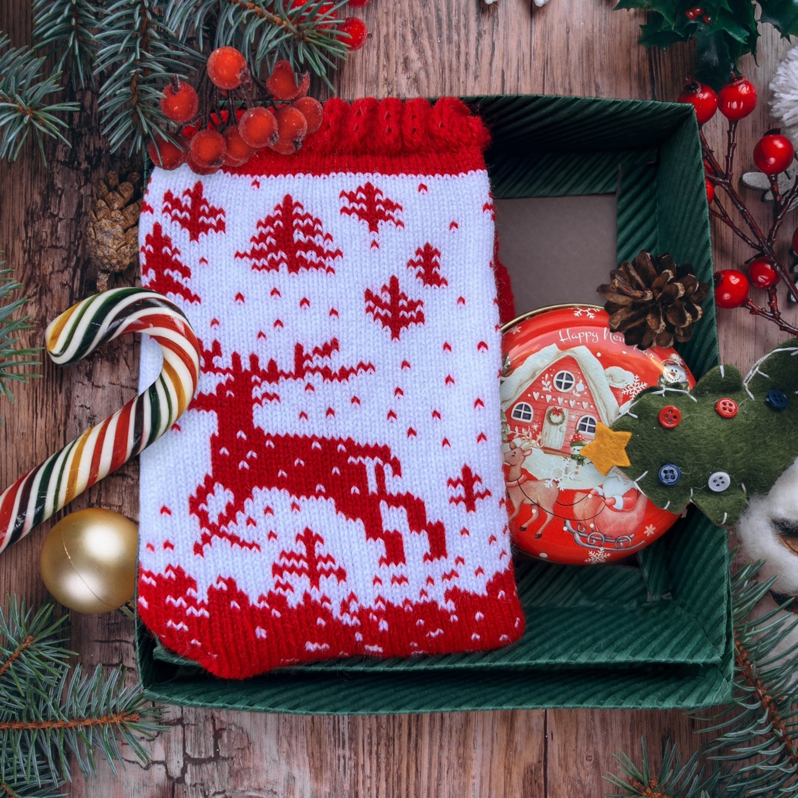 Yılbaşı Hediye Seti – Yün Kışlık Çorap + Kokulu Mum + Premium Kutu